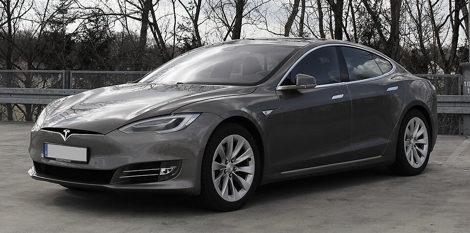 Tesla Model S — Luxury Flagship Sedan